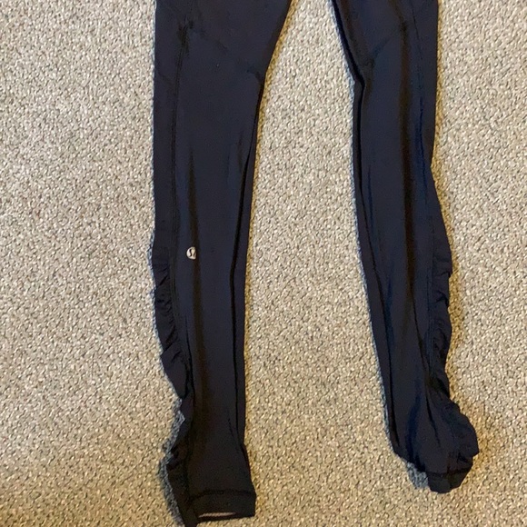 Lululemon leggings! Size 4! - Picture 8 of 8